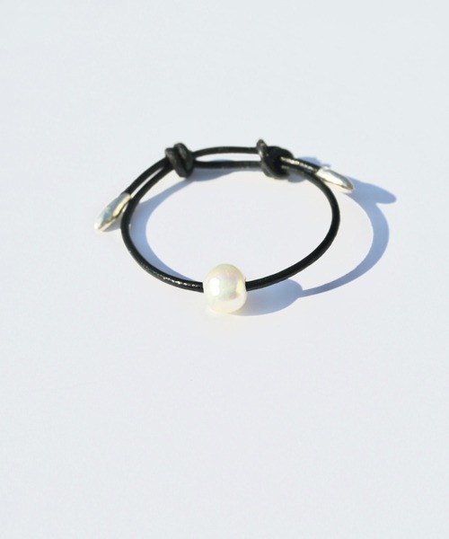 stan（スタン）の「drewdrop pearl leather bracelet（ブレスレット・レディース・シルバー・FREE）」の6枚目の写真