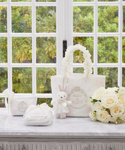 ジョリーフルール　メゾンドクチュール　40㎝たっぷりフリルリュック＆18㎝ポーチ Maison de FLEUR（メゾンドフルール）の「レースフリルポーチ（ポーチ