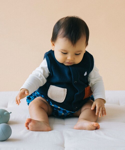 こども ビームス(コドモビームス)の「ベビー フリース ベスト 2025FW(70~80cm)(ベスト・キッズ・ネイビー/ホワイト系その他5/ブラウン・80/70)」の2枚目の写真