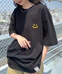 GRAVER OF ANAHEIM(グレイバーオブアナハイム)の「【日本未発売】GRAVER(グレーバー)/スマイル ワンポイントロゴ 半袖 Tシャツ/Small Drawing Smile Short Sleeve T-shirt(Tシャツ/カットソー)」