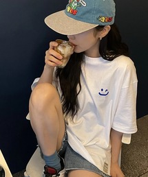 GRAVER OF ANAHEIM（グレイバーオブアナハイム）の「【日本未発売】GRAVER(グレーバー)/スマイル ワンポイントロゴ 半袖 Tシャツ/Small Drawing Smile Short Sleeve T-shirt（Tシャツ/カットソー）」