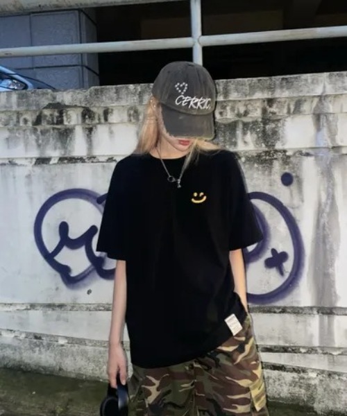 tシャツ 「日本未発売」GRAVER(グレーバー)/スマイル ワンポイントロゴ 半袖 Tシャツ/Small Drawing Smile Short S セール】【日本未発売】GRAVER(グレーバー)/スマイル ワン