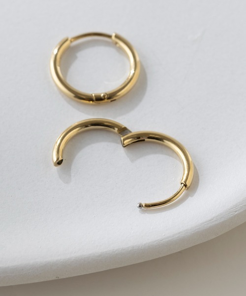 MAISON BREEZE（メゾンブリーズ）の「【MAISON BREEZE】ピアス ステンレス 細幅 丸甲 直径1.3cm ミニ シンプル ワンタッチ フープピアス　OSWY（ピアス（両耳用）・レディース・ブラック/シルバー/ゴールド・FREE）」の6枚目の写真