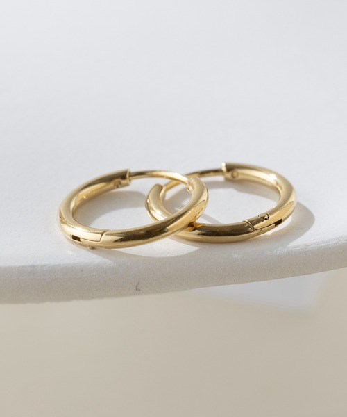 MAISON BREEZE（メゾンブリーズ）の「【MAISON BREEZE】ピアス ステンレス 細幅 丸甲 直径1.3cm ミニ シンプル ワンタッチ フープピアス　OSWY（ピアス（両耳用）・レディース・ブラック/シルバー/ゴールド・FREE）」の5枚目の写真