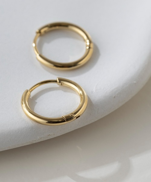 MAISON BREEZE（メゾンブリーズ）の「【MAISON BREEZE】ピアス ステンレス 細幅 丸甲 直径1.3cm ミニ シンプル ワンタッチ フープピアス　OSWY（ピアス（両耳用）・レディース・ブラック/シルバー/ゴールド・FREE）」の4枚目の写真