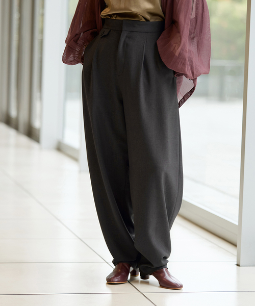 IENA LA BOUCLE（イエナラブークル）の「IENA LA BOUCLE カーブボリュームパンツ（スラックス・レディース・グレー・34/36/38）」の21枚目の写真