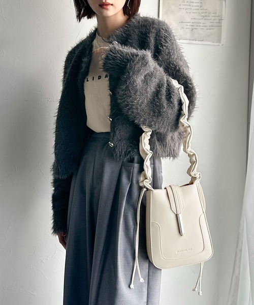 classicalelf（クラシカルエルフ）の「ドロースハンドルフェイクレザーフラップハンドル２Wayショルダーバッグ(ハンドバッグ)（ショルダーバッグ・レディース・ブラック/アイボリー/ブラウン・ONE SIZE）」の7枚目の写真