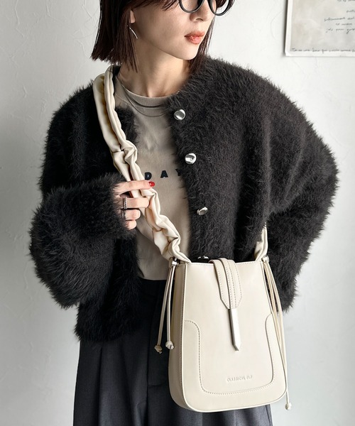 classicalelf（クラシカルエルフ）の「ドロースハンドルフェイクレザーフラップハンドル２Wayショルダーバッグ(ハンドバッグ)（ショルダーバッグ・レディース・ブラック/アイボリー/ブラウン・ONE SIZE）」の6枚目の写真