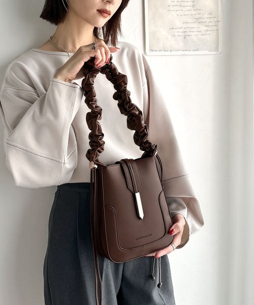 classicalelf（クラシカルエルフ）の「ドロースハンドルフェイクレザーフラップハンドル２Wayショルダーバッグ(ハンドバッグ)（ショルダーバッグ・レディース・ブラック/アイボリー/ブラウン・ONE SIZE）」の9枚目の写真