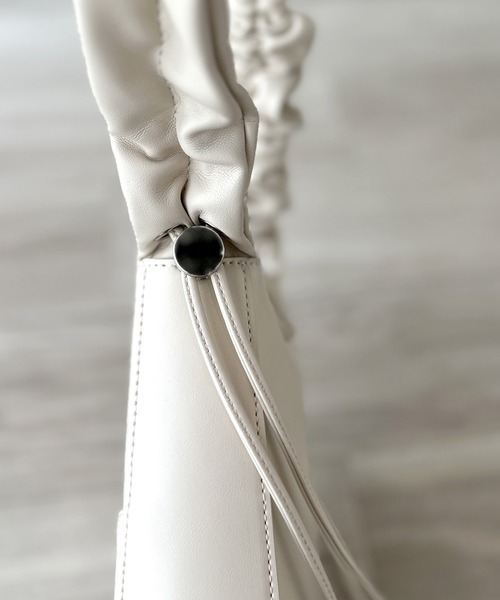 classicalelf（クラシカルエルフ）の「ドロースハンドルフェイクレザーフラップハンドル２Wayショルダーバッグ(ハンドバッグ)（ショルダーバッグ・レディース・ブラック/アイボリー/ブラウン・ONE SIZE）」の11枚目の写真