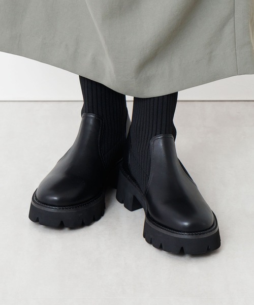 HIMIKO(ヒミコ)の「【HIMIKO】トラックソールリブニットブーツ/651419(ブーツ・レディース・グレー/ブラック・25.0cm/23.5cm/22.5cm/22.0cm/26.0cm/25.5cm/24.5cm/24.0cm/23.0cm)」の2枚目の写真