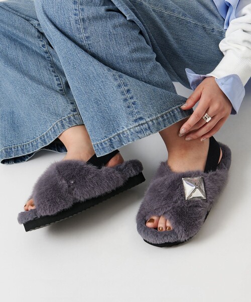 10回ほど着用　UNITED ARROWS　フェイクファー クロスサンダル 10回ほど着用 UNITED ARROWS フェイクファー クロスサンダル