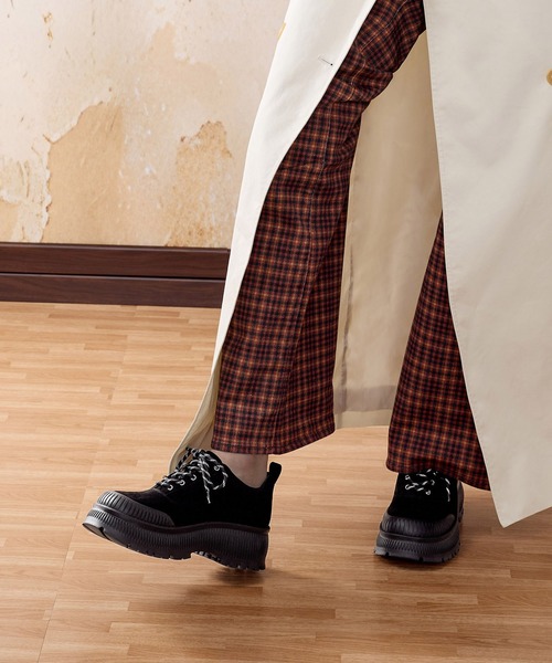 CHARLES & KEITH（チャールズ & キース）の「Darra ダラ フェイクスエードリジッドソールスニーカー（スニーカー・レディース・ベージュ/ブラック系その他2・23.5cm/23cm/22.5cm/25.5cm/25cm/24.5cm）」の18枚目の写真