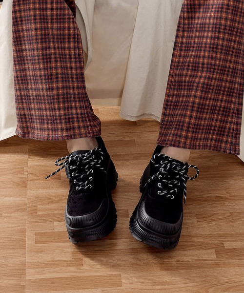 CHARLES & KEITH（チャールズ & キース）の「Darra ダラ フェイクスエードリジッドソールスニーカー（スニーカー・レディース・ベージュ/ブラック系その他2・23.5cm/23cm/22.5cm/25.5cm/25cm/24.5cm）」の22枚目の写真