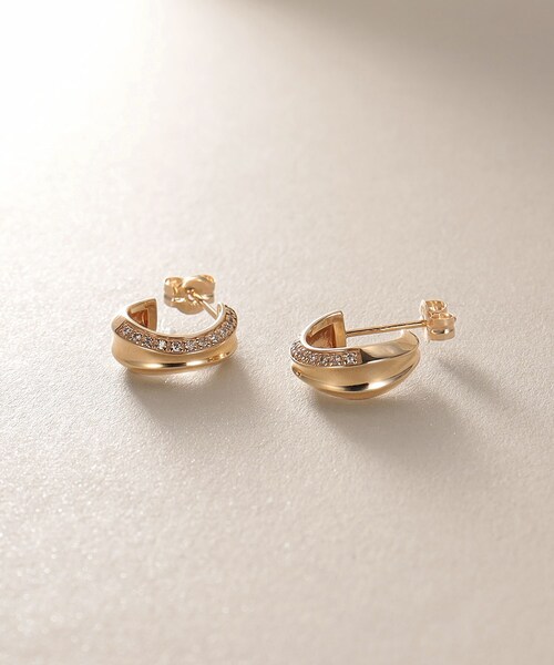 COCOSHNIK(ココシュニック)の「K10ダイヤモンド 逆アールフープ スタッドピアス(ピアス(両耳用)・レディース・イエローゴールド・00)」の4枚目の写真