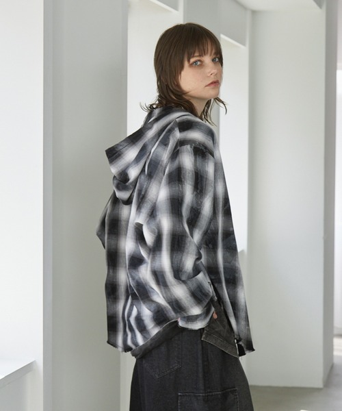 Spielio(シュピーリオ)の「【Spielio】2-Way processed hoodie shirt/ 2WAY加工デザインフーディーシャツ(シャツ/ブラウス・メンズ・ブラック/ブラウン・S/M/L)」の9枚目の写真