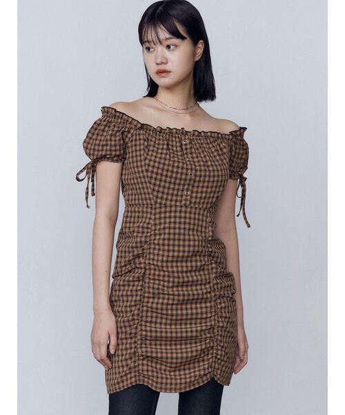 EMODA（エモダ）の「オフショルダーミニギャザーワンピース（ワンピース・レディース・グリーン/ベージュ/ブラック・FREE）」の10枚目の写真