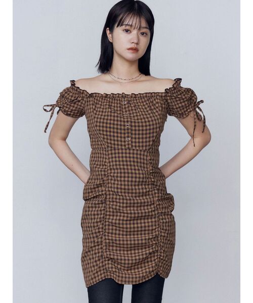 EMODA（エモダ）の「オフショルダーミニギャザーワンピース（ワンピース・レディース・グリーン/ベージュ/ブラック・FREE）」の11枚目の写真