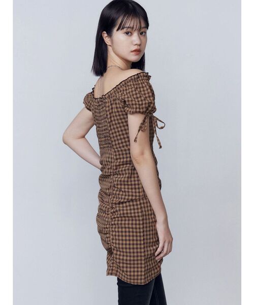 EMODA（エモダ）の「オフショルダーミニギャザーワンピース（ワンピース・レディース・グリーン/ベージュ/ブラック・FREE）」の12枚目の写真