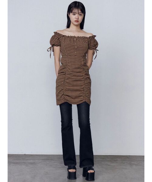 EMODA（エモダ）の「オフショルダーミニギャザーワンピース（ワンピース・レディース・グリーン/ベージュ/ブラック・FREE）」の13枚目の写真