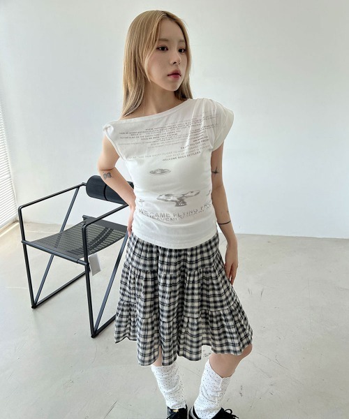 4INT.(フォイント)の「レタリング プリント アシメ オフショルダー クロップド 半袖 Tシャツ(Tシャツ/カットソー・レディース・グレー/ホワイト・FREE)」の14枚目の写真