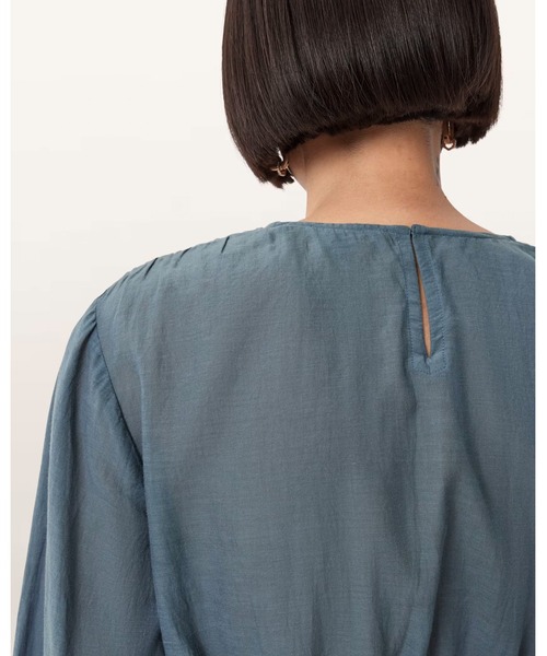 ALLSAINTS(オールセインツ)の「MELANI ROUND NECK GATHERED TOP | MELANI ラウンド ネック ギャザー トップ(その他トップス・レディース・ブルー系その他・4/6/8/10)」の6枚目の写真