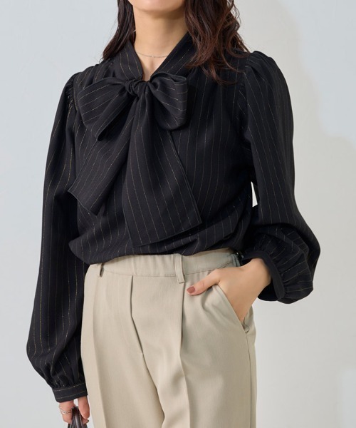 Pierrot（ピエロ）の「柄が選べる2wayリボンギャザーブラウス（シャツ/ブラウス・レディース・ネイビー×ホワイト/ブラック系その他/アイボリー/ブラック系その他2/ブラック系/オフホワイト/ベージュ系その他/ホワイト系その他/ブラック系その他3・S/M/L）」の7枚目の写真
