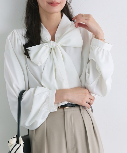 Pierrot（ピエロ）の「柄が選べる2wayリボンギャザーブラウス（シャツ/ブラウス・レディース・ネイビー×ホワイト/ブラック系その他/アイボリー/ブラック系その他2/ブラック系/オフホワイト/ベージュ系その他/ホワイト系その他/ブラック系その他3・S/M/L）」の14枚目の写真