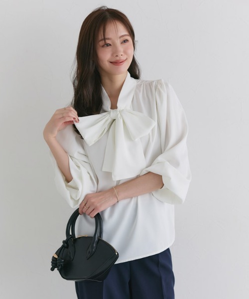 Pierrot（ピエロ）の「柄が選べる2wayリボンギャザーブラウス（シャツ/ブラウス・レディース・ネイビー×ホワイト/ブラック系その他/アイボリー/ブラック系その他2/ブラック系/オフホワイト/ベージュ系その他/ホワイト系その他/ブラック系その他3・S/M/L）」の18枚目の写真