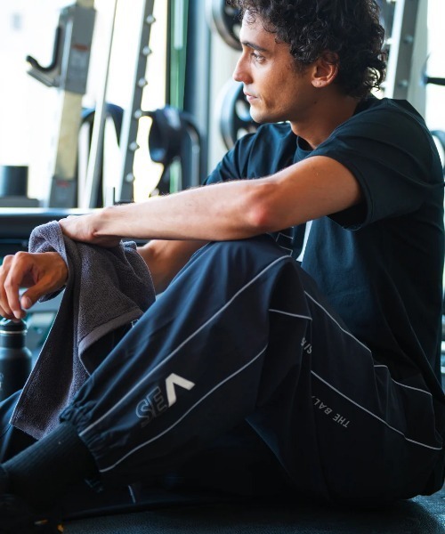 RVCA（ルーカ）の「【RVCA/ルーカ】24AW WIND AND SEA X LIGHT P/ウインダンシーコラボウエストゴムトレーニング・トラックパンツ(SET UP・セットアップ対応可能・空港コーデ）（その他パンツ・メンズ・ブラック/ブラック系その他・MEDIUM/SMALL）」の2枚目の写真