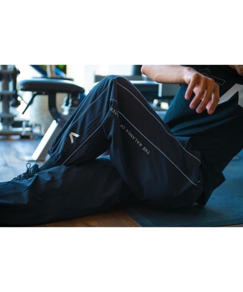 RVCA（ルーカ）の「【RVCA/ルーカ】24AW WIND AND SEA X LIGHT P/ウインダンシーコラボウエストゴムトレーニング・トラックパンツ(SET UP・セットアップ対応可能・空港コーデ）（その他パンツ・メンズ・ブラック/ブラック系その他・MEDIUM/SMALL）」の5枚目の写真