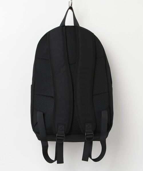 FILA（フィラ）の「FILA /フィラ  ロゴ入りベーシックバックパック（バックパック/リュック・メンズ・ブラック/ブラック×レッド・ONE SIZE）」の3枚目の写真