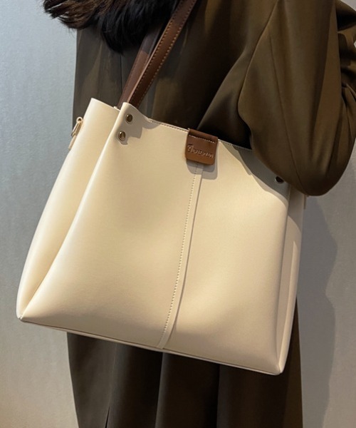 cammie(キャミー)の「フェイクレザー2WAYバッグ(ショルダーバッグ・レディース・キャメル/ベージュ/オフホワイト/ブラック・F)」の1枚目の写真