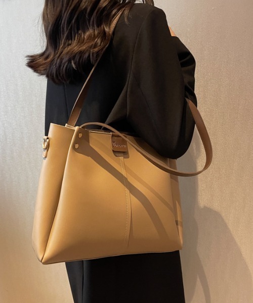 cammie(キャミー)の「フェイクレザー2WAYバッグ(ショルダーバッグ・レディース・キャメル/ベージュ/オフホワイト/ブラック・F)」の14枚目の写真