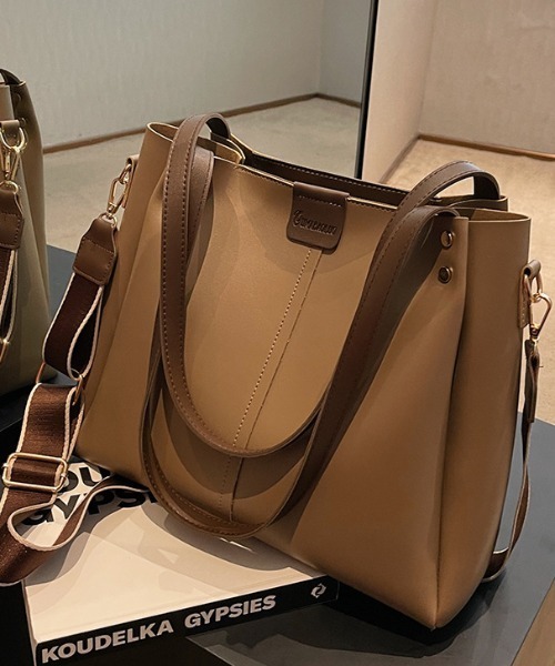 cammie(キャミー)の「フェイクレザー2WAYバッグ(ショルダーバッグ・レディース・キャメル/ベージュ/オフホワイト/ブラック・F)」の16枚目の写真