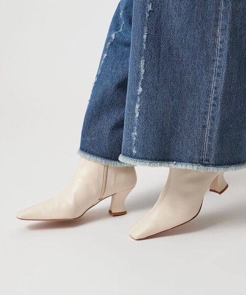 UNITED ARROWS（ユナイテッドアローズ）の「レザー ショートブーツ（ブーツ・レディース・オフホワイト/ブラック・38/35/36/37/35h/36h/37h）」の4枚目の写真