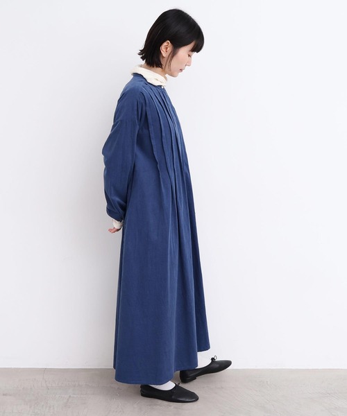 l'atelier du savon（アトリエドサボン）の「21Wシャツコール　タックワンピース（ワンピース・レディース・ブルー/オフホワイト/カーキ/ブラック・FREE）」の20枚目の写真