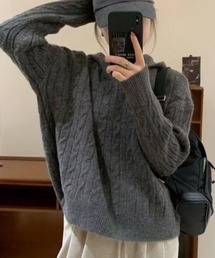 フード付きケーブルニット