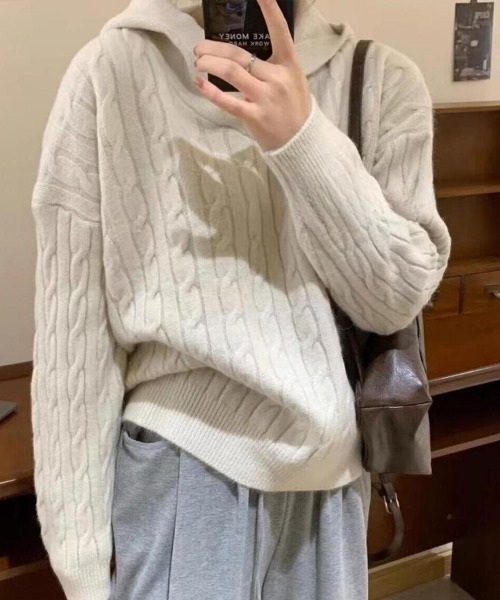 SallyLunn(サリーラン)の「フード付きケーブルニット(ニット/セーター・レディース・ブラウン/アイボリー/グレー・MEDIUM/LARGE)」の4枚目の写真