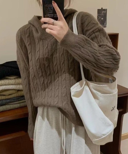 SallyLunn(サリーラン)の「フード付きケーブルニット(ニット/セーター・レディース・ブラウン/アイボリー/グレー・MEDIUM/LARGE)」の5枚目の写真