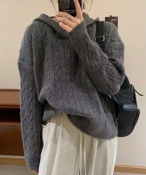 SallyLunn(サリーラン)の「フード付きケーブルニット(ニット/セーター・レディース・ブラウン/アイボリー/グレー・MEDIUM/LARGE)」の6枚目の写真