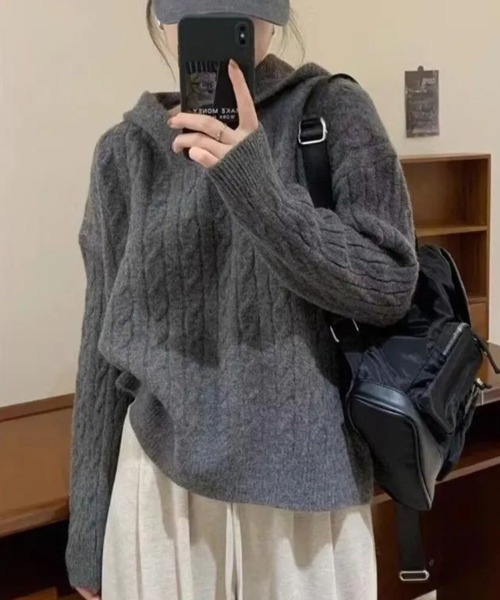SallyLunn(サリーラン)の「フード付きケーブルニット(ニット/セーター・レディース・ブラウン/アイボリー/グレー・MEDIUM/LARGE)」の7枚目の写真