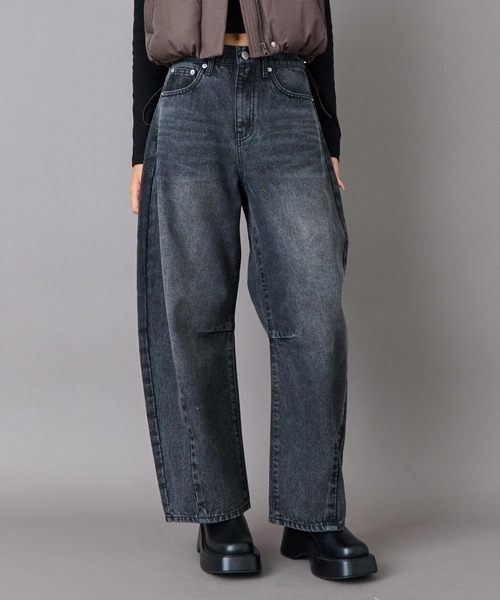 ANAP（アナップ）の「ハート フリンジ パッチポケット バレルレッグ デニム パンツ（デニムパンツ・レディース・ブラック/ブルー・S/M）」の2枚目の写真