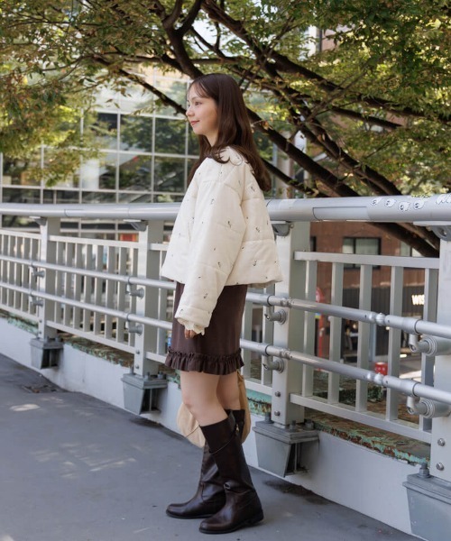 flower（フラワー）の「フォーリングフラワーコート（ノーカラーコート・レディース・ネイビー/アイボリー・FREE）」の6枚目の写真