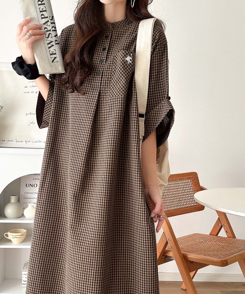 classicalelf(クラシカルエルフ)の「【接触冷感機能付き】サラッと着こなす。胸刺繍入りポケットデザインロールアップサッカーワンピース(ロング丈)(ワンピース・レディース・ブラウン/ブラック×ホワイト/ブラック・X-LARGE/SMALL/MEDIUM/LARGE)」の9枚目の写真