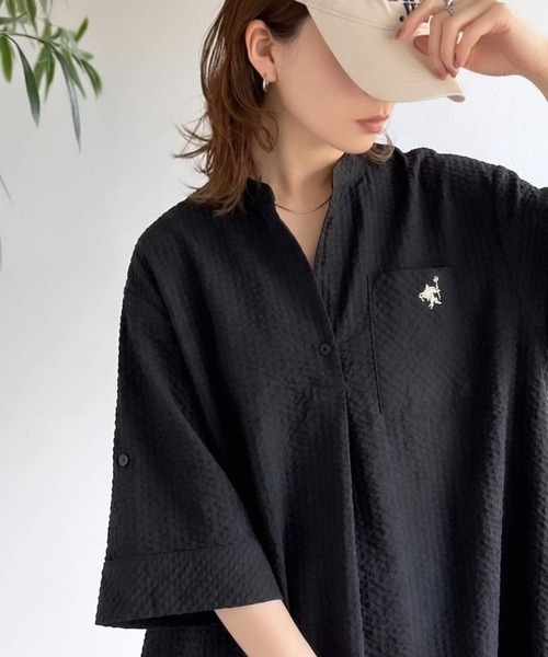 classicalelf(クラシカルエルフ)の「【接触冷感機能付き】サラッと着こなす。胸刺繍入りポケットデザインロールアップサッカーワンピース(ロング丈)(ワンピース・レディース・ブラウン/ブラック×ホワイト/ブラック・X-LARGE/SMALL/MEDIUM/LARGE)」の10枚目の写真