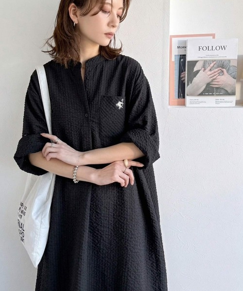 classicalelf(クラシカルエルフ)の「【接触冷感機能付き】サラッと着こなす。胸刺繍入りポケットデザインロールアップサッカーワンピース(ロング丈)(ワンピース・レディース・ブラウン/ブラック×ホワイト/ブラック・X-LARGE/SMALL/MEDIUM/LARGE)」の11枚目の写真