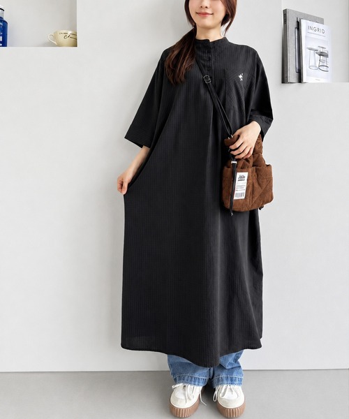 classicalelf(クラシカルエルフ)の「【接触冷感機能付き】サラッと着こなす。胸刺繍入りポケットデザインロールアップサッカーワンピース(ロング丈)(ワンピース・レディース・ブラウン/ブラック×ホワイト/ブラック・X-LARGE/SMALL/MEDIUM/LARGE)」の10枚目の写真