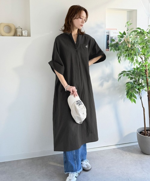 classicalelf(クラシカルエルフ)の「【接触冷感機能付き】サラッと着こなす。胸刺繍入りポケットデザインロールアップサッカーワンピース(ロング丈)(ワンピース・レディース・ブラウン/ブラック×ホワイト/ブラック・X-LARGE/SMALL/MEDIUM/LARGE)」の19枚目の写真