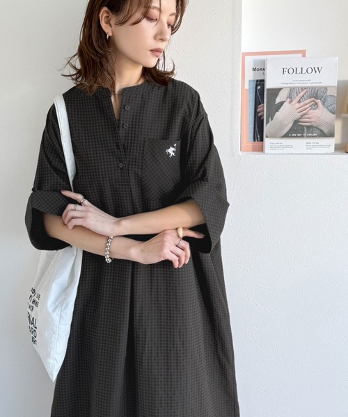 classicalelf(クラシカルエルフ)の「【接触冷感機能付き】サラッと着こなす。胸刺繍入りポケットデザインロールアップサッカーワンピース(ロング丈)(ワンピース・レディース・ブラウン/ブラック×ホワイト/ブラック・X-LARGE/SMALL/MEDIUM/LARGE)」の21枚目の写真